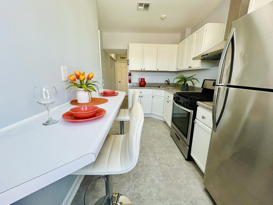 Foto principal - 8421 Bergenline Ave