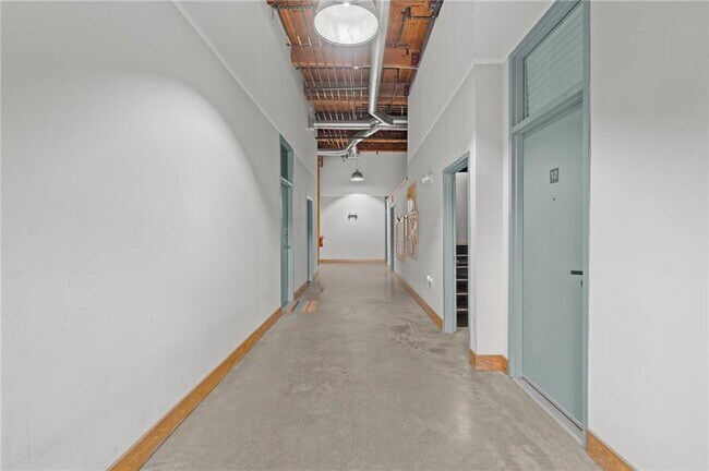 Building Photo - 644 Wells St SW