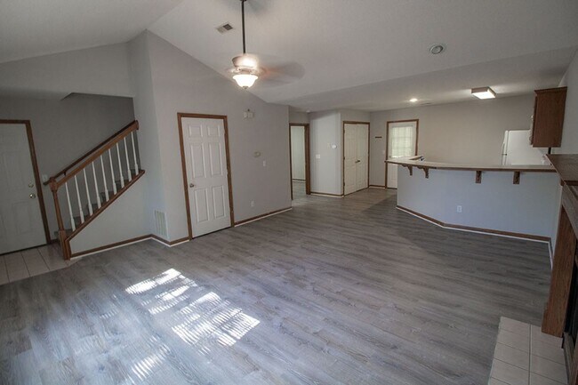 Building Photo - 1316 Valley Creek Ln