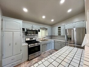 Building Photo - 2611 Sheri Ln