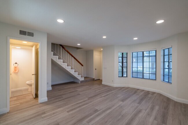 Foto del edificio - 2600 Huntington Dr