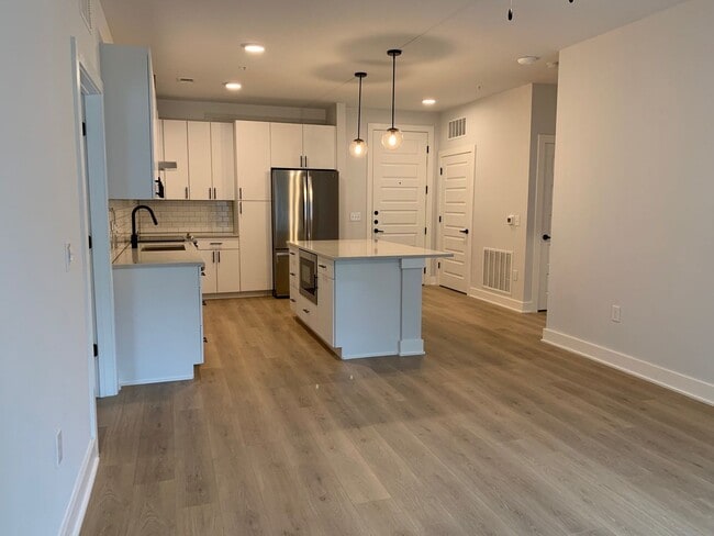 Building Photo - 2 Bedroom 2 Bath Condo w/ Fenced In Yard!