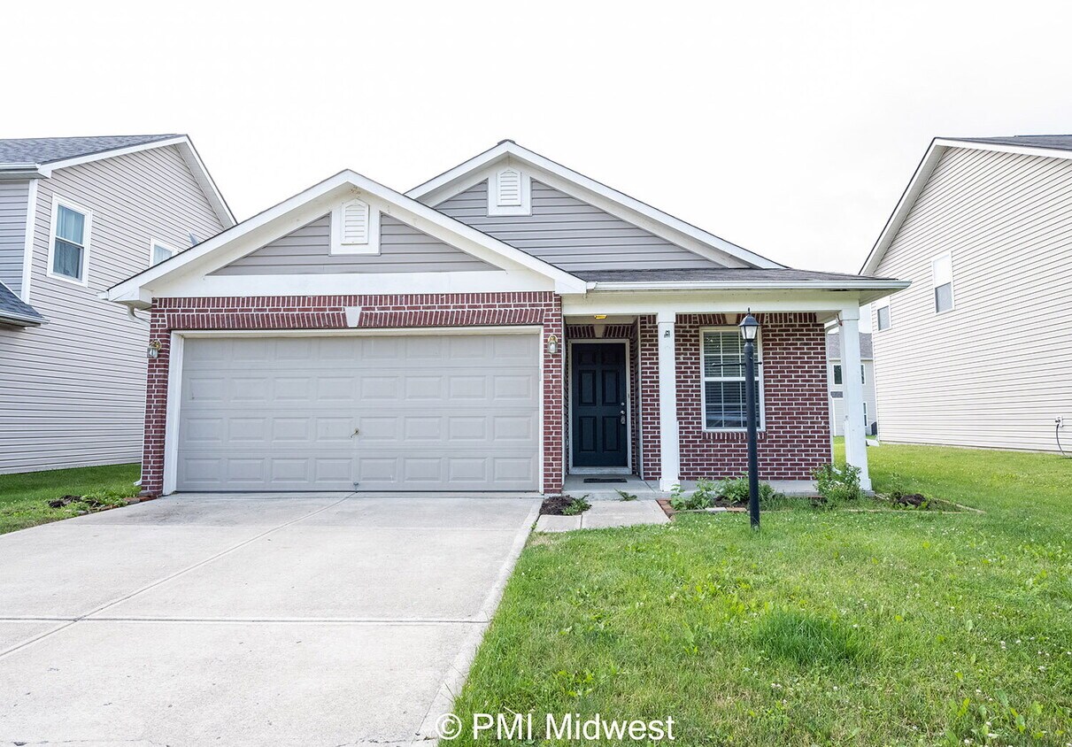 Foto principal - "Charming 3-Bedroom Home with 2 Full Baths...