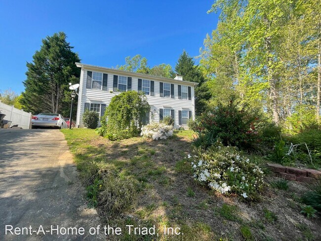 Building Photo - 3 br, 2.5 bath House - 4508 Southport Road
