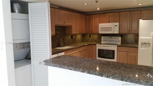 Building Photo - 210 174th St