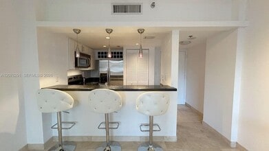 Building Photo - 540 Brickell Key Dr
