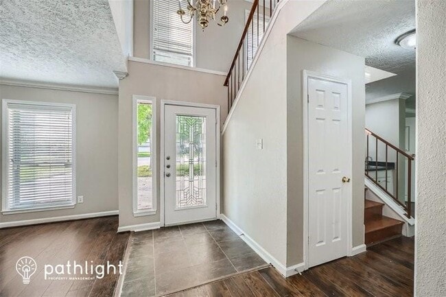 Building Photo - 2301 Lees Ct