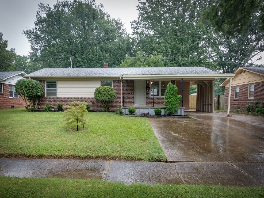 Primary Photo - Beautiful renovation! 3bd 2 bath home in S...