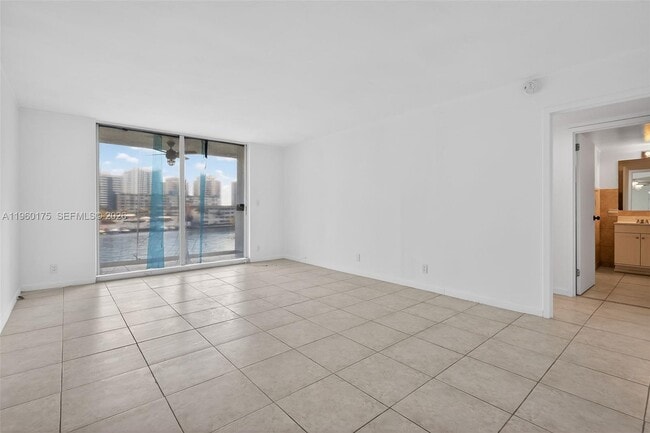 Building Photo - 100 Golden Isles Dr