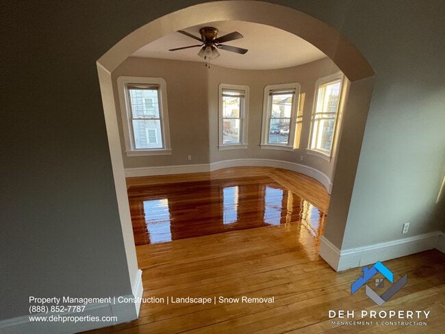 Building Photo - 216 Hope St