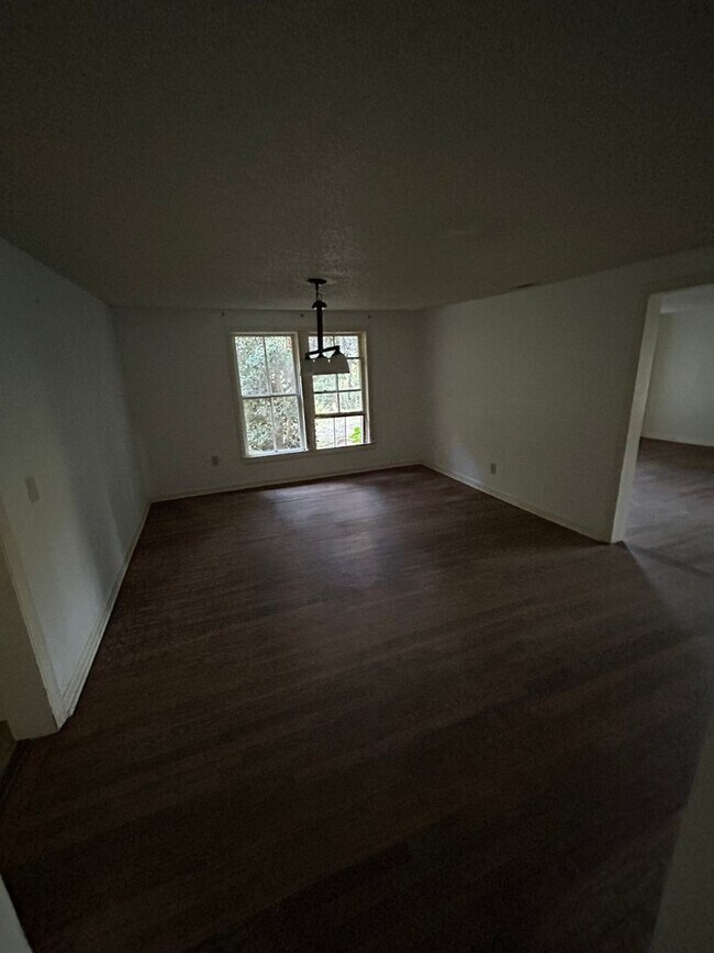 Building Photo - 3 Bedroom Single Family Home in Savannah