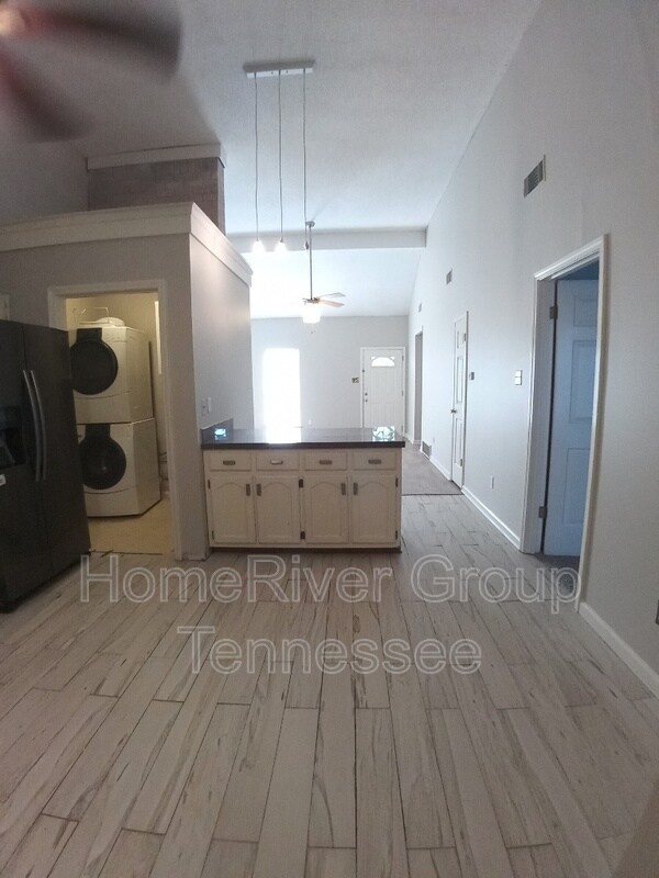 Building Photo - 5558 Oak Branch Cir N