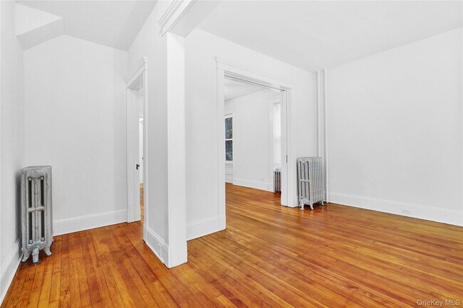 Foto del edificio - 158 Dubois St