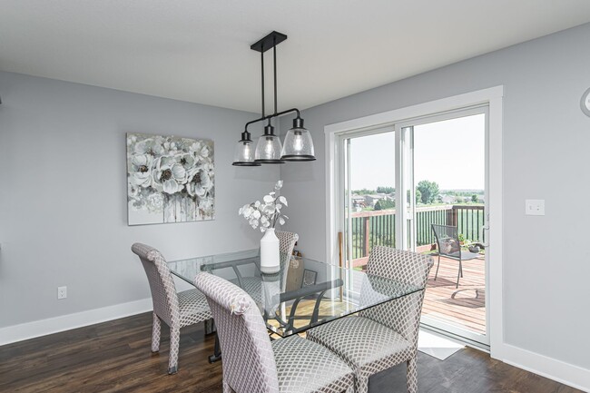 Building Photo - Gorgeous, spacious home on beautiful count...