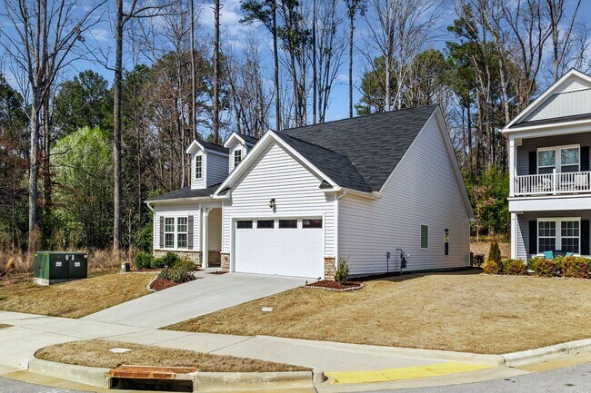 Building Photo - 3 Bedroom Home with 2 Car Garage Available...