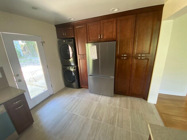 Cocina1 - 1057 E Main St