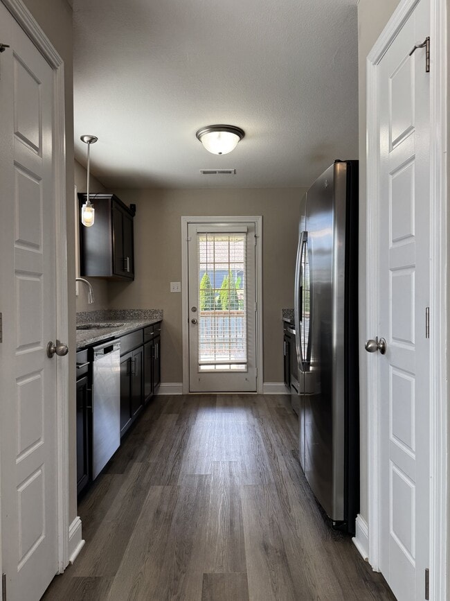 Building Photo - 425 Irish Hls Dr