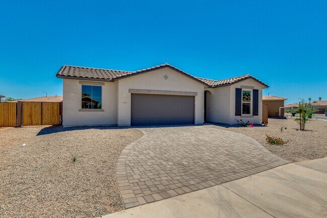 Foto del edificio - 5 bedroom/ 2 bath home in Casa Grande