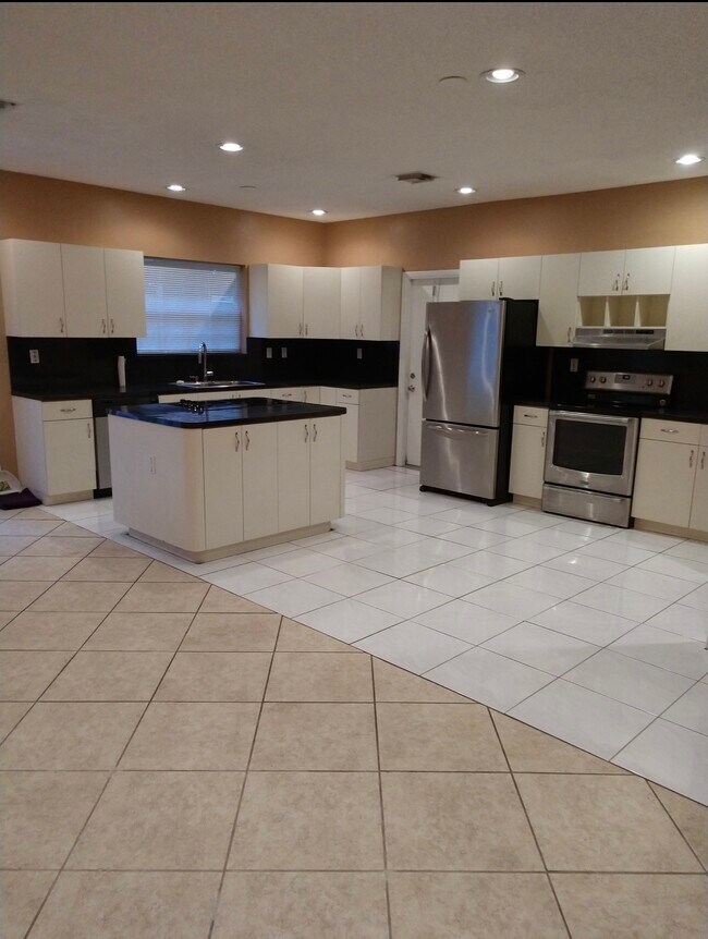 Foto del edificio - 2436 Raleigh St