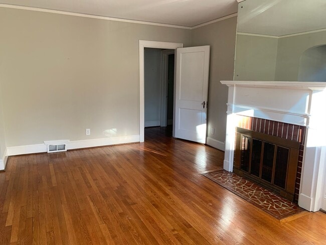 Building Photo - COMING SOON! 4 Bedroom (with office)-3 Bath- Pets negotiable