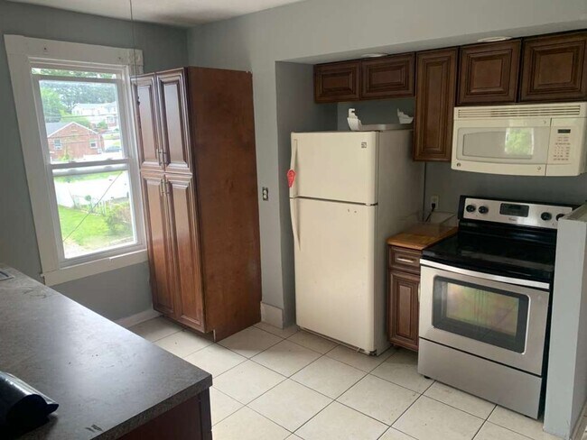 Photo - 79 Newington Ave Apartment