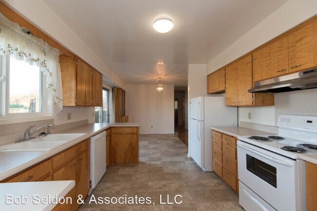 Building Photo - 3 br, 1 bath House - 2274 South Stage Rd