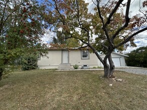 Building Photo - 3895 Kitt Dr