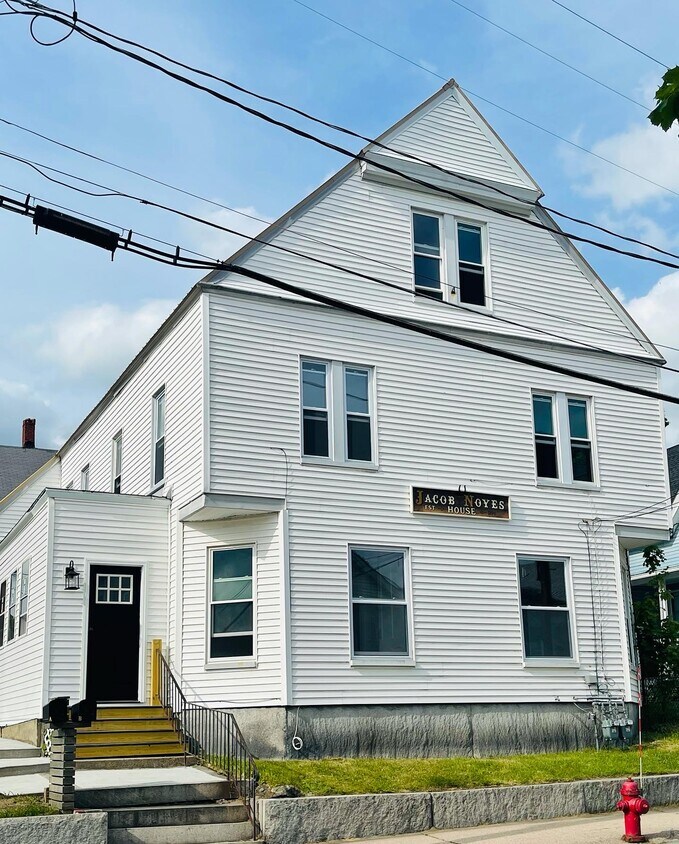 Primary Photo - 32 Glass St