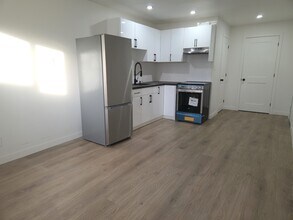 Building Photo - 19 Wellington St