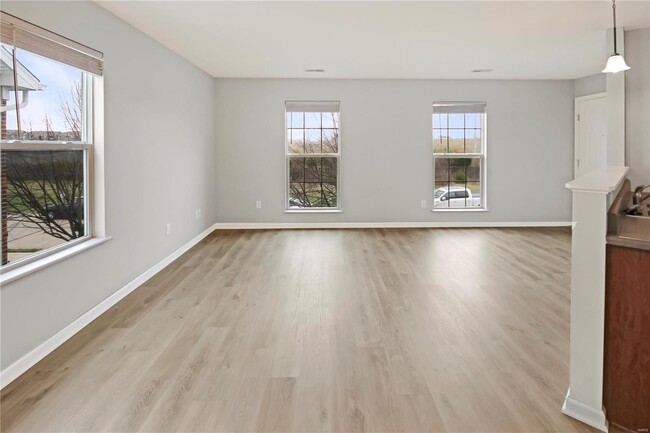 Building Photo - 135 Stonewall Creek Dr