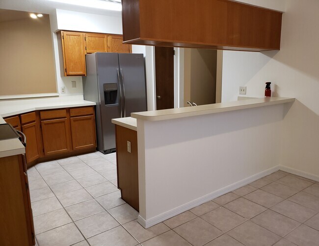 Kitchen - 1517 Vernon Ct