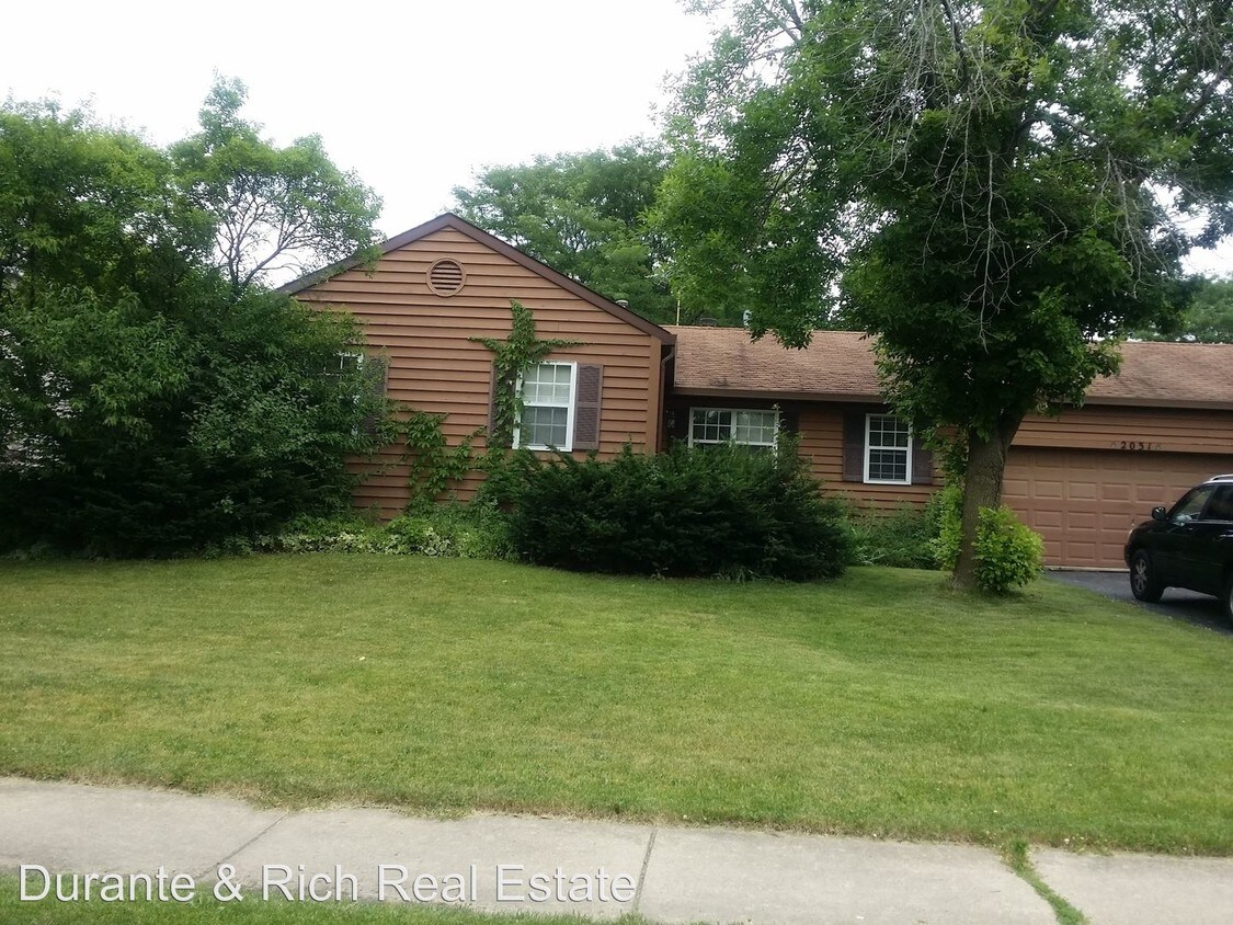Building Photo - 2031 University Dr