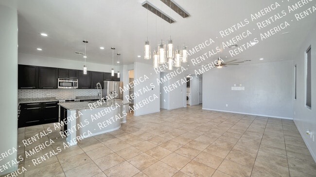 Building Photo - 319 E Desert Haven Pl