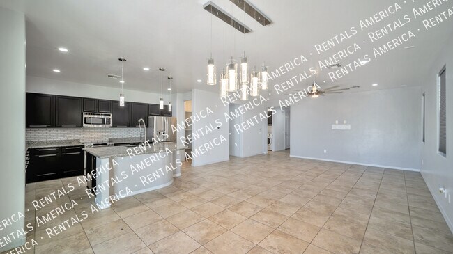 Foto del edificio - 319 E Desert Haven Pl