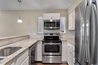 Building Photo - 6810 Deatonhill Dr