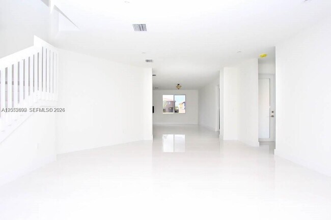 Building Photo - 15631 SW 11th Terrace