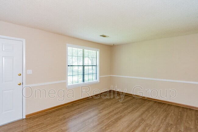 Building Photo - 723 County Rd 40