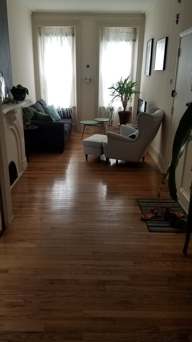 Foto del edificio - 2441 Fairmount Ave