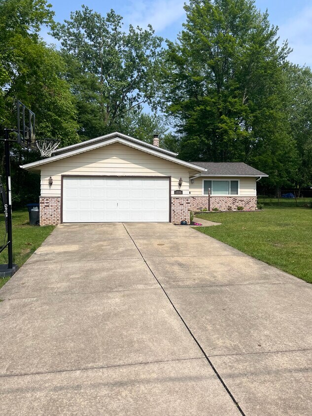 Primary Photo - 1533 Jefferson Ave