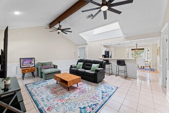 Building Photo - 908 Green Meadow Dr