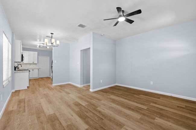 Building Photo - 523 Bailey Ave