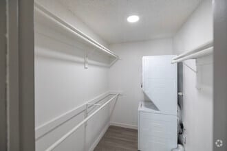2 BR, 2 BA - 956SF - The June