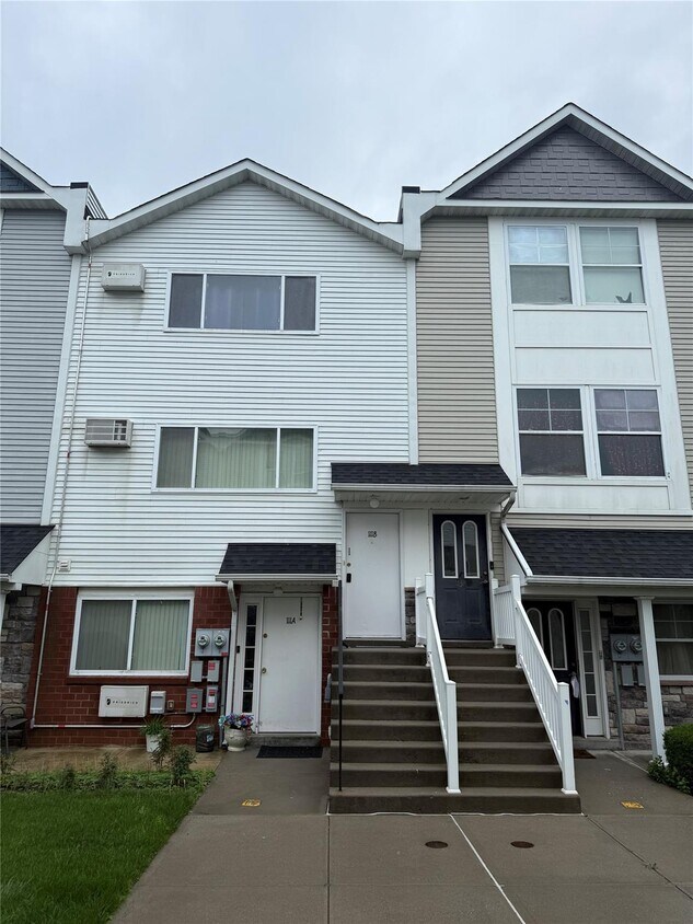 Primary Photo - 111 Dolphin Ct