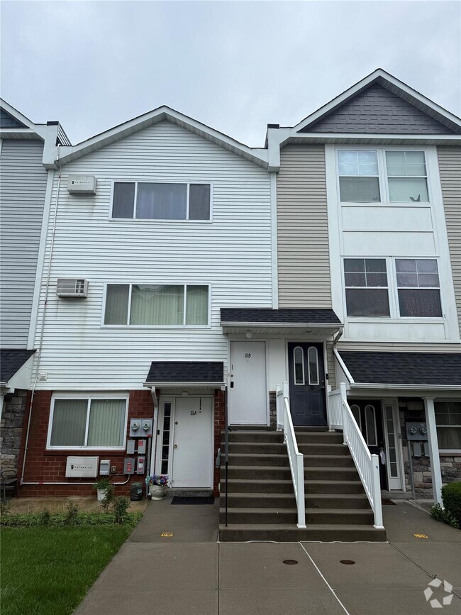 111 Dolphin Ct
