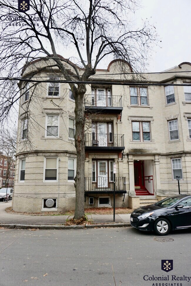 Building Photo - 81 Gibbs St