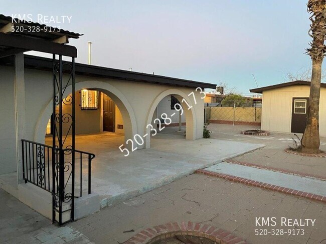 Building Photo - 4 Bedroom 2 Bath- 1810 E Virginia Street- ...