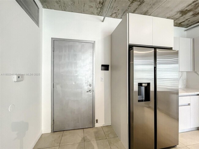 Building Photo - 690 SW 1st Ct