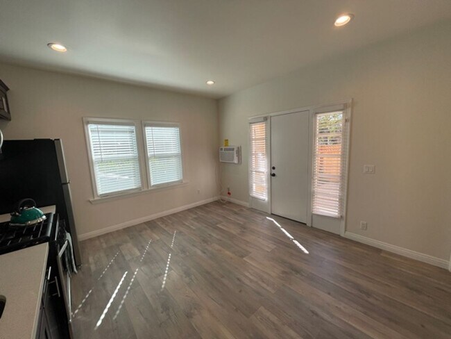 Foto del edificio - 524 Lincoln Ave.