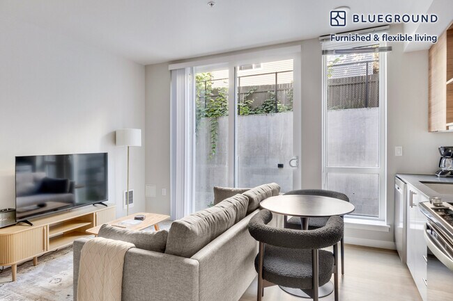 Foto del edificio - 2222 15th Ave W