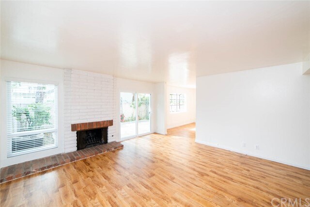 Building Photo - 10 Oak Tree Ln